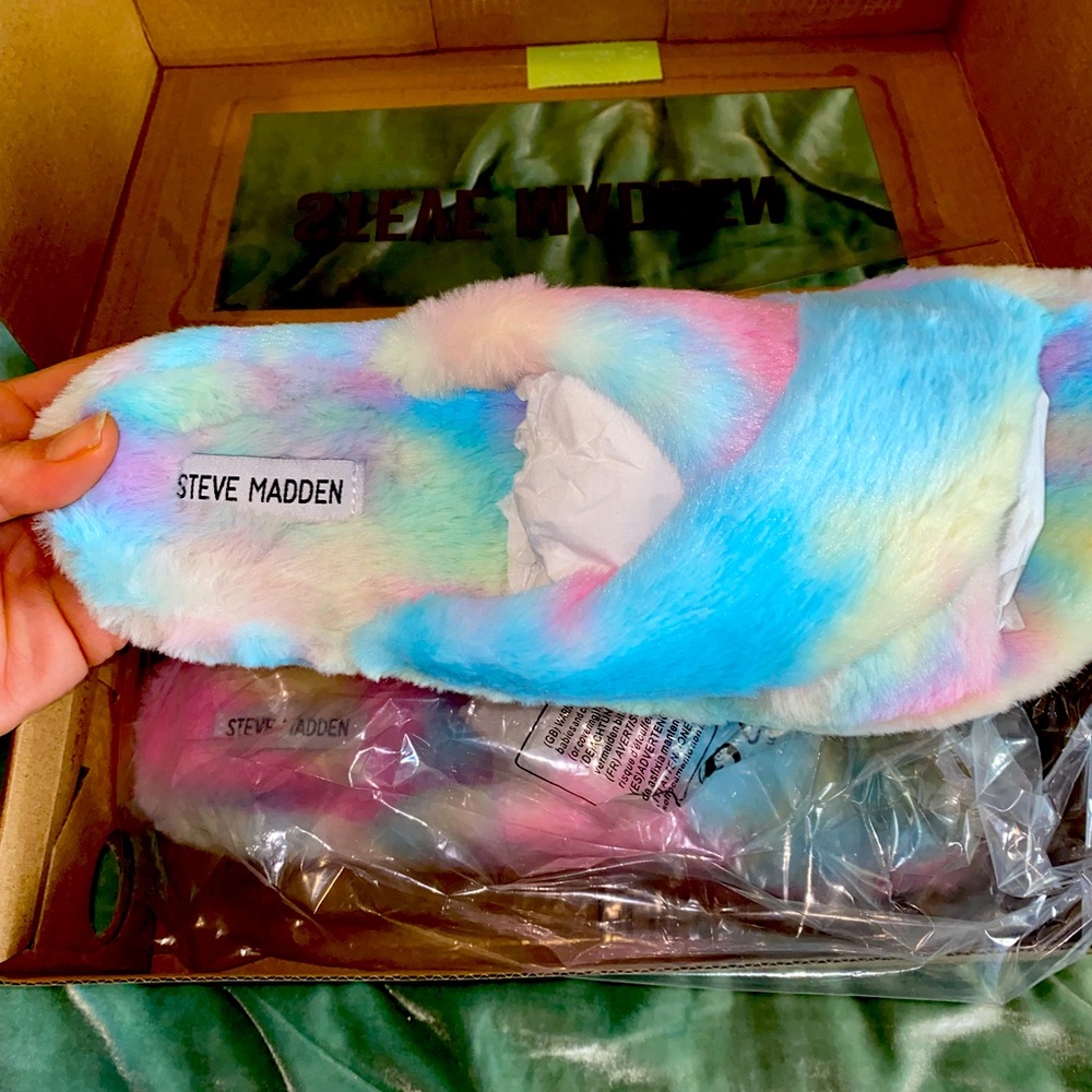 Steve Madden fuzzy Tye dye slippers size 10